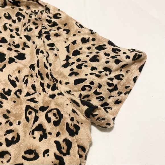 Hollister Leopard Twisted Square Boxy Crop Baby Tee Womens Size Small - Picture 13 of 16